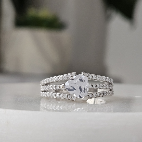 Trillion Curved white sapphire gem ring, solid 925 Sterling Silver Charmed Aroma - Picture 4 of 6